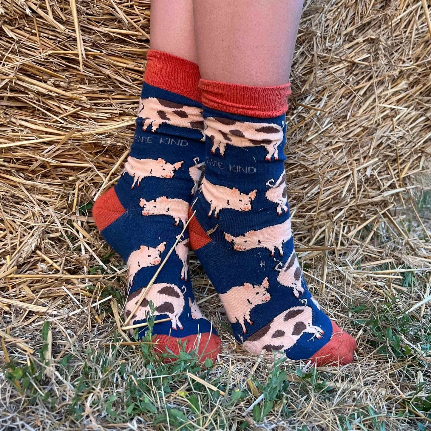 model wearing pig bamboo socks