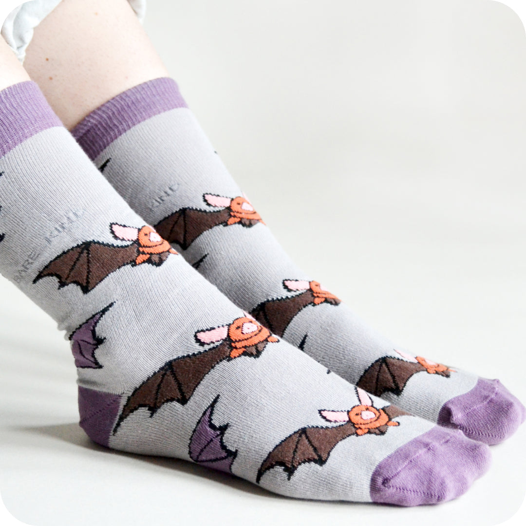 Side angle view of model wearing bats bamboo socks