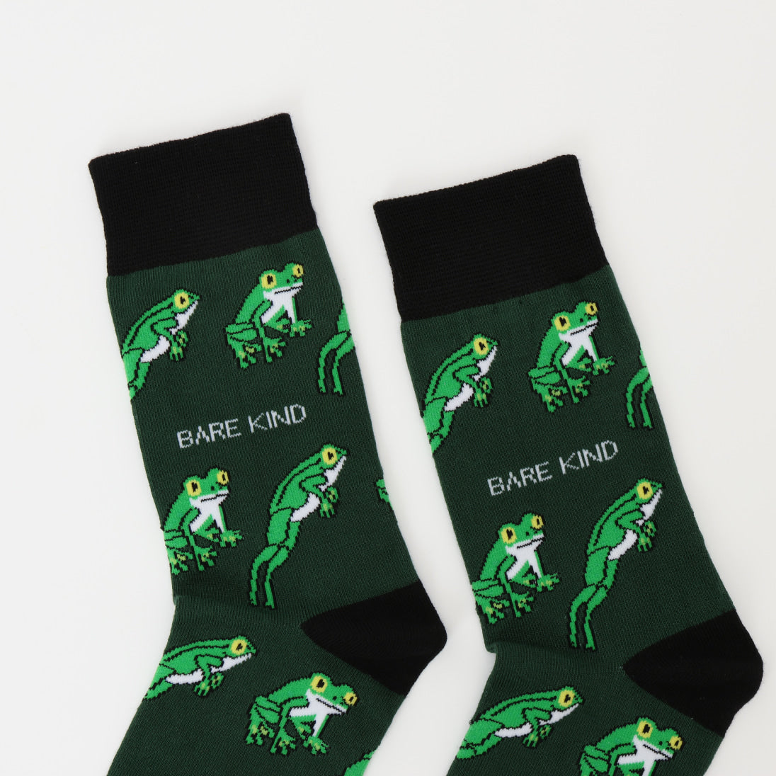 Close up to tree frog bamboo socks 